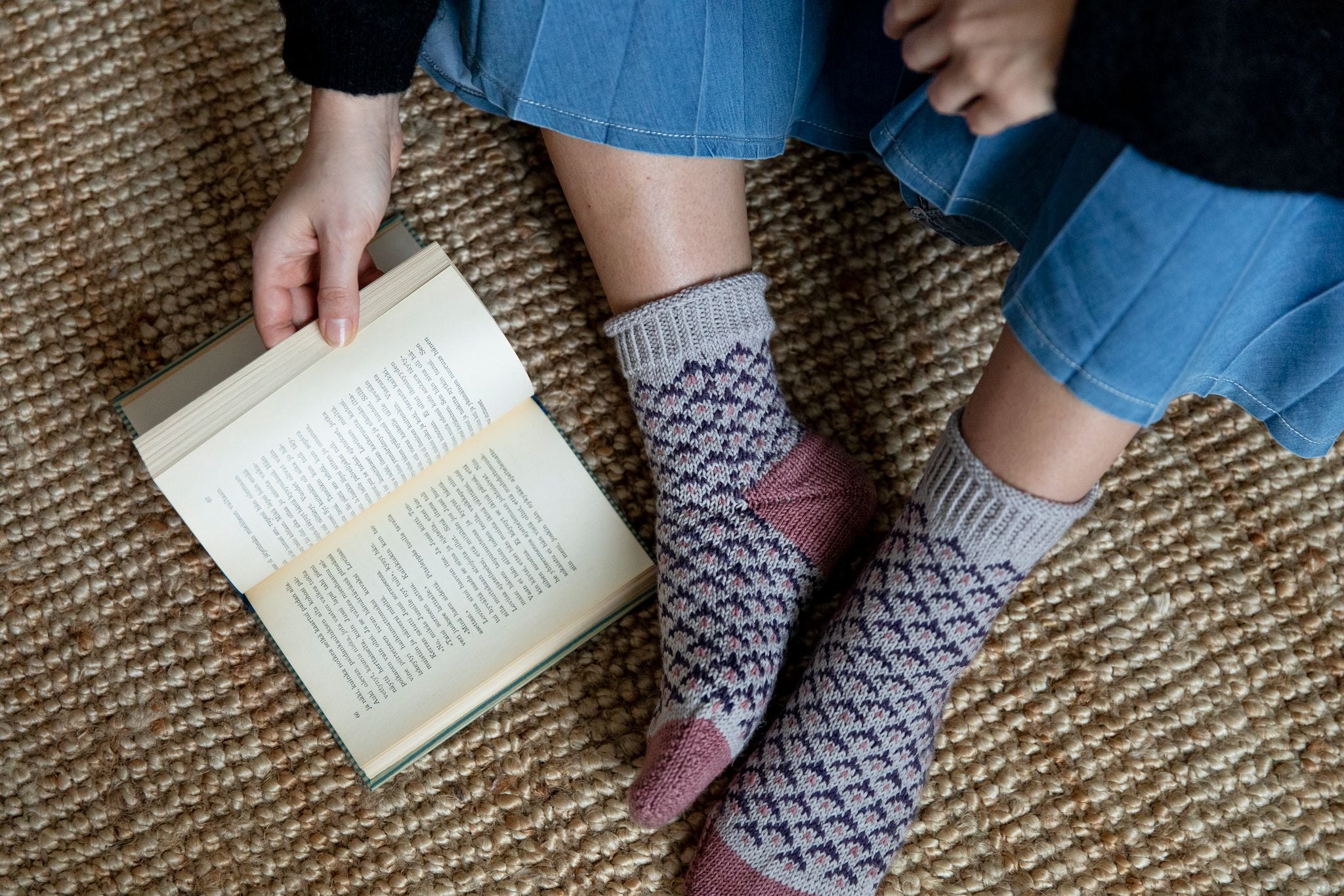 How to Knit Socks for Beginners: Super Easy and Modern Cozy Sock Patterns  (Paperback)