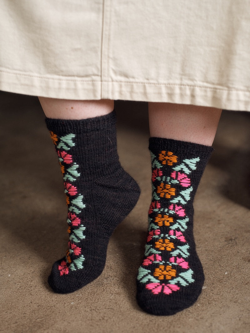 Kindred Knits: Patterns from My Estonian Family Archives – Laine